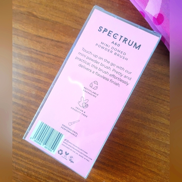 💥FREE with 3/$30 BUNDLE💥Spectrum A01 Mini Domed Powder Brush - Picture 2 of 2
